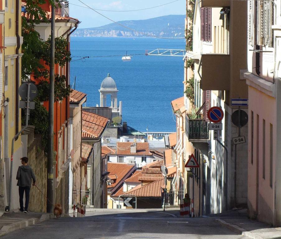 Casa Vacanze All'Angolo Триест Экстерьер фото